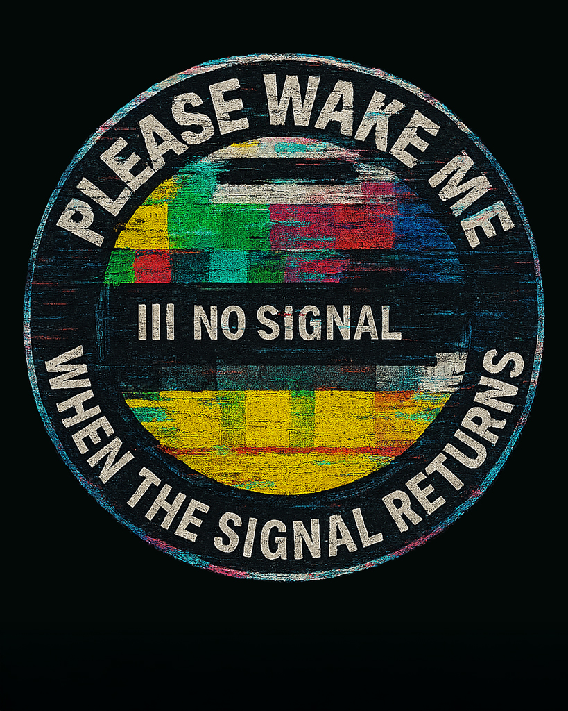 (DE) Grafisches Motiv mit farbigem Testbildkreis und dem Schriftzug „PLEASE WAKE ME WHEN THE SIGNAL RETURNS“. (EN) Graphic design featuring a circular test pattern and the text “PLEASE WAKE ME WHEN THE SIGNAL RETURNS”.